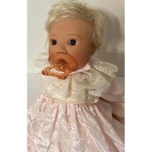 Lee Middleton Thumb Sucker Baby Girl w Pacifier Blonde, Brown Eyes 081595 Signed